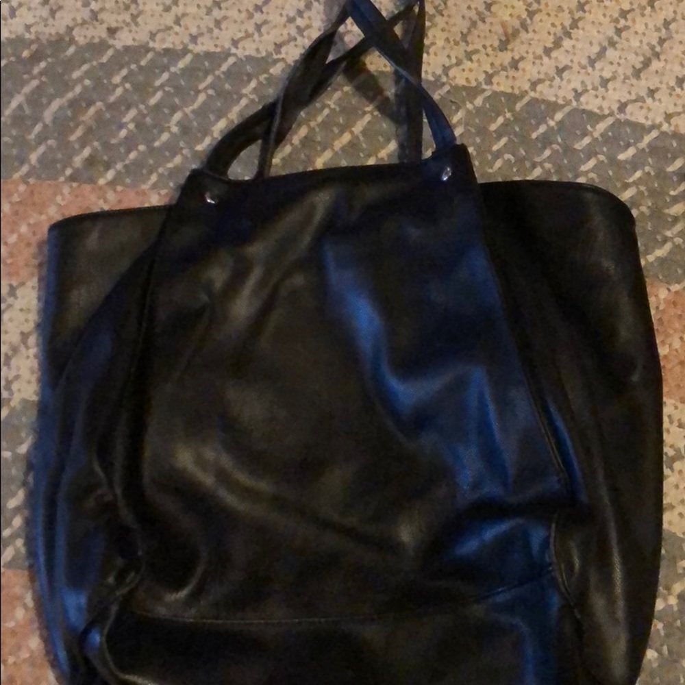 Guess Purse - Picture 2 of 4